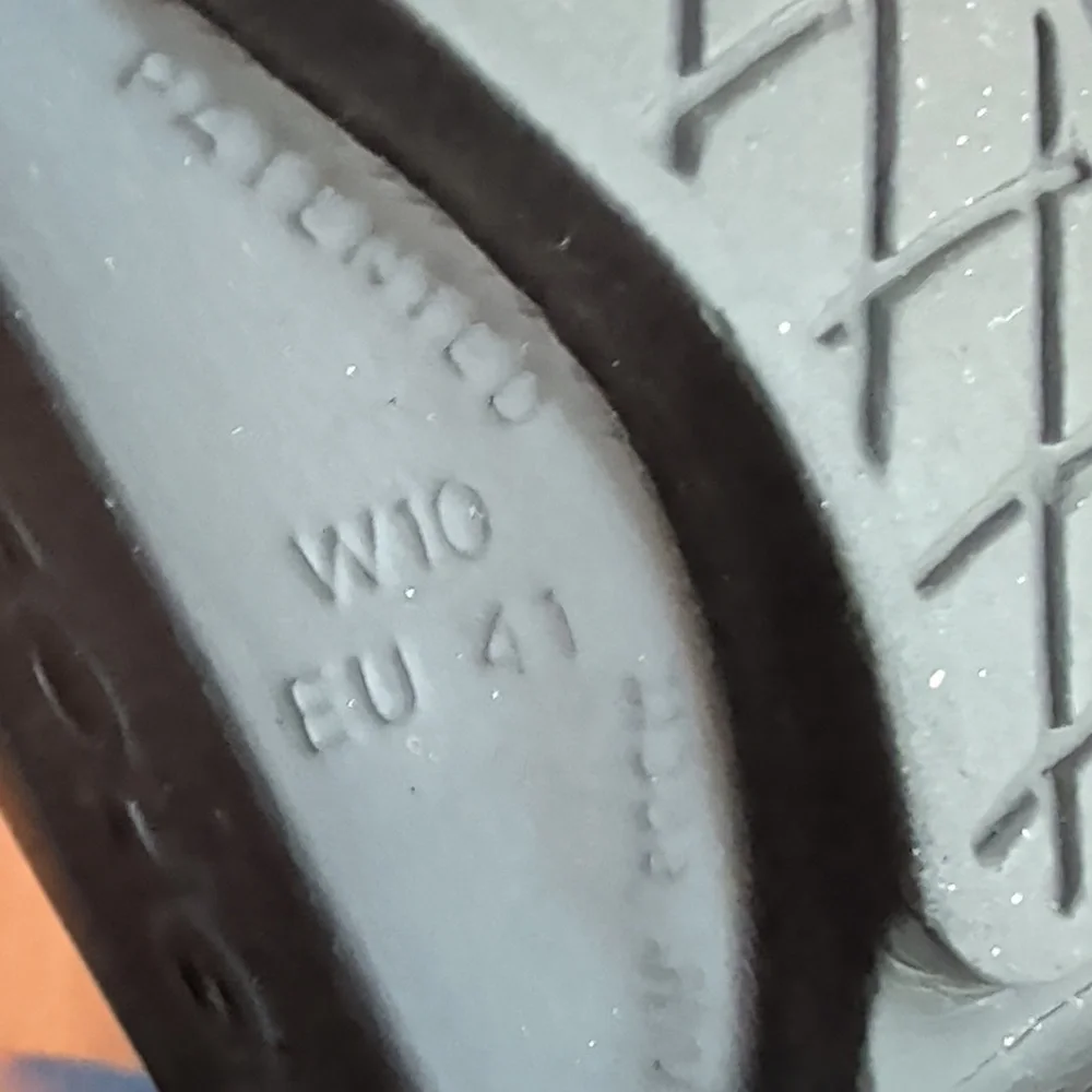 Oofos Oolala Black Flip Flop Recovery Sandals - Picture 7 of 7